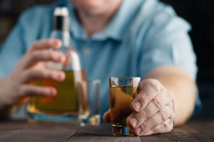 Impactos do Alcoolismo na Saúde do Idoso: Corpo e Mente